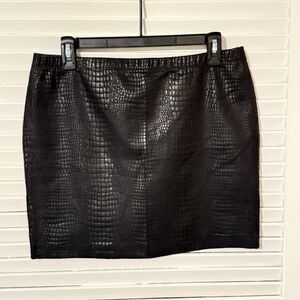 FIFTEEN TWENTY Faux Leather Snake Print Mini Skirt Black Textured Pull-On Size M